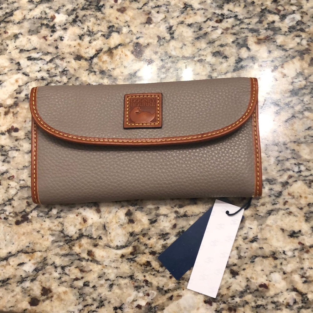 Dooney & Bourke wallet